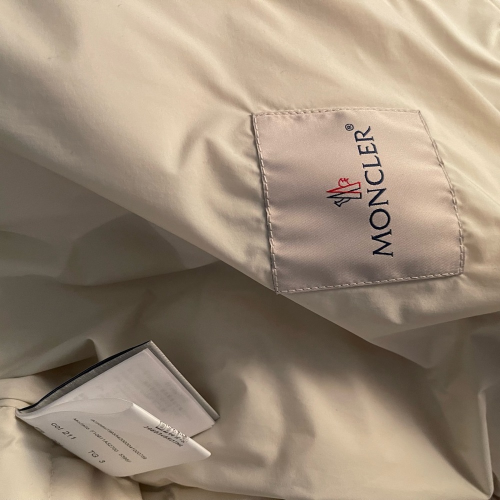 Moncler Cream Puffer Jacket with Red and Black Accents - Picture 7 of 12